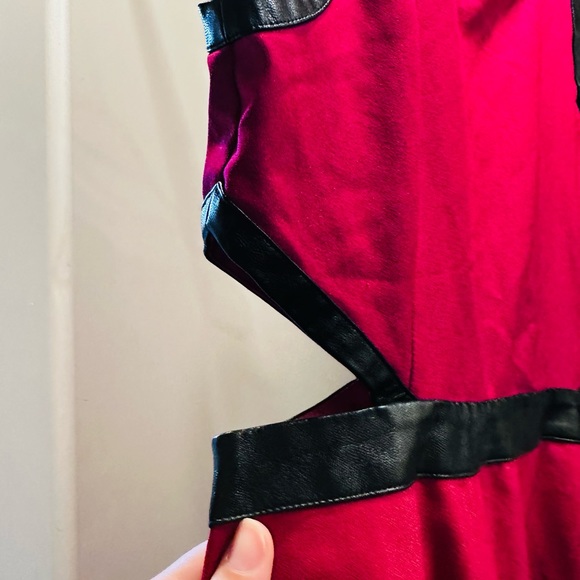 Simons dress with leather like edging - Picture 7 of 11